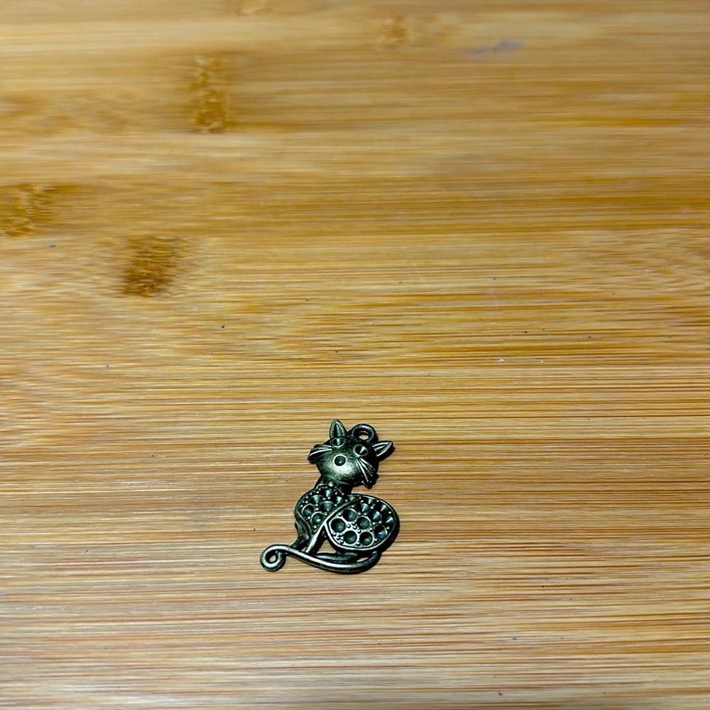Gold Cat 🐈 Pendent